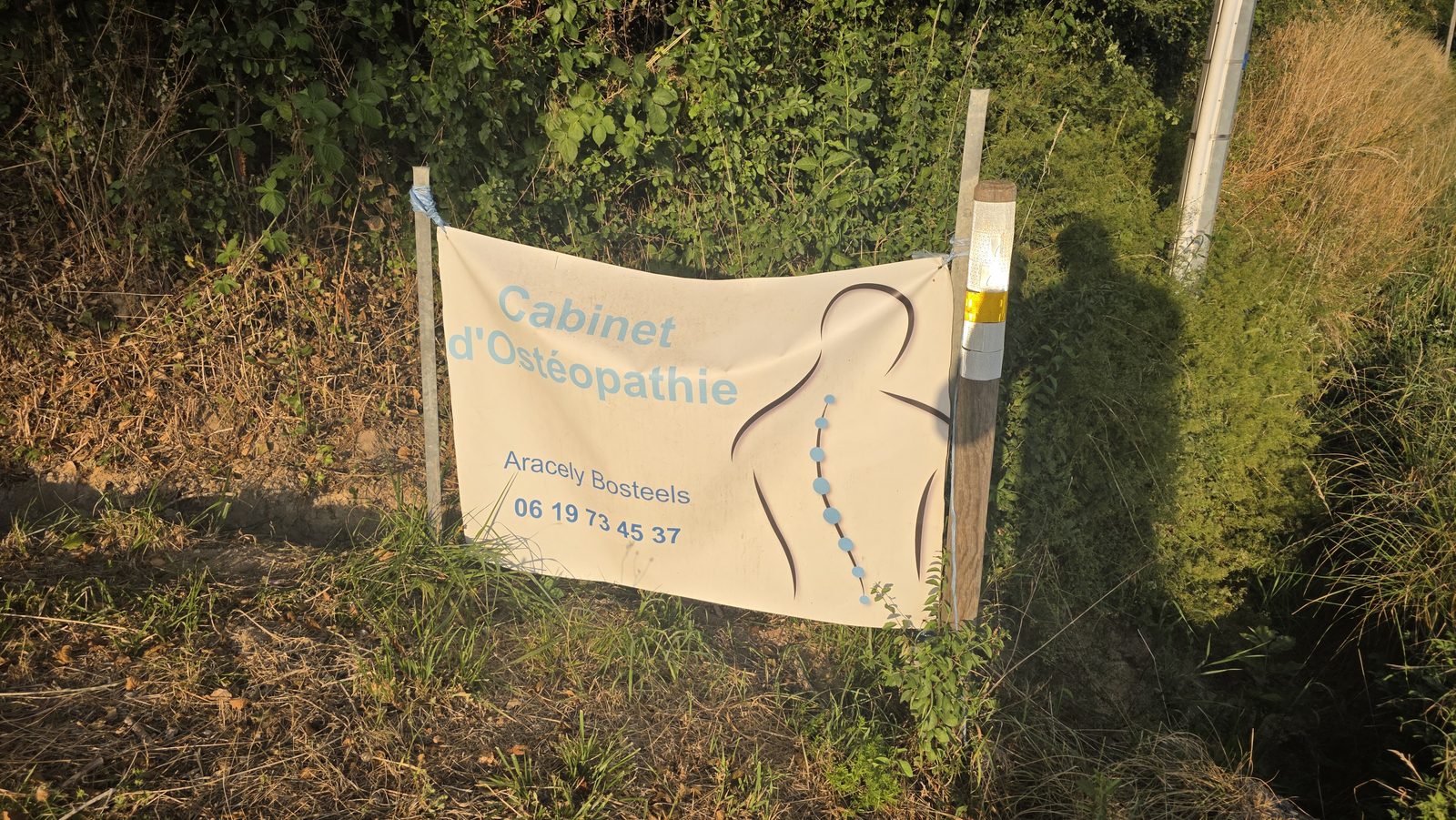 L'affiche du cabinet d'ostéopathie